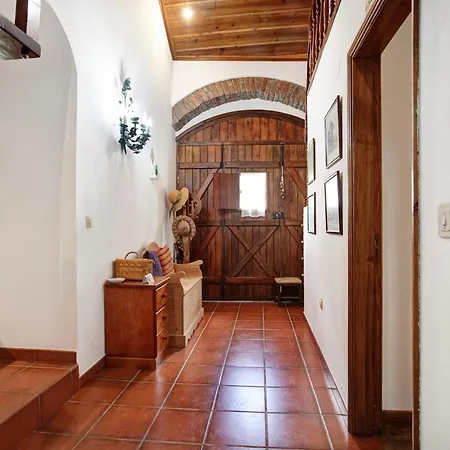 Casa Do Largo * Mendiga