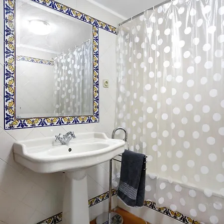 Casa Do Largo * Mendiga