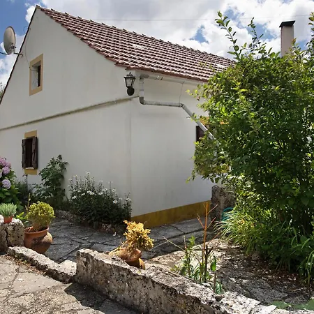 Casa Do Largo * Mendiga