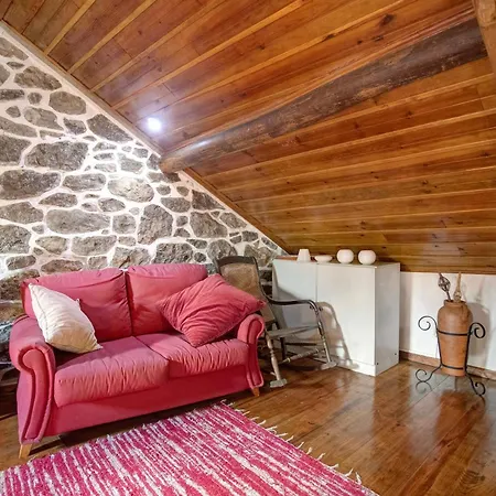 Casa Do Largo * Mendiga