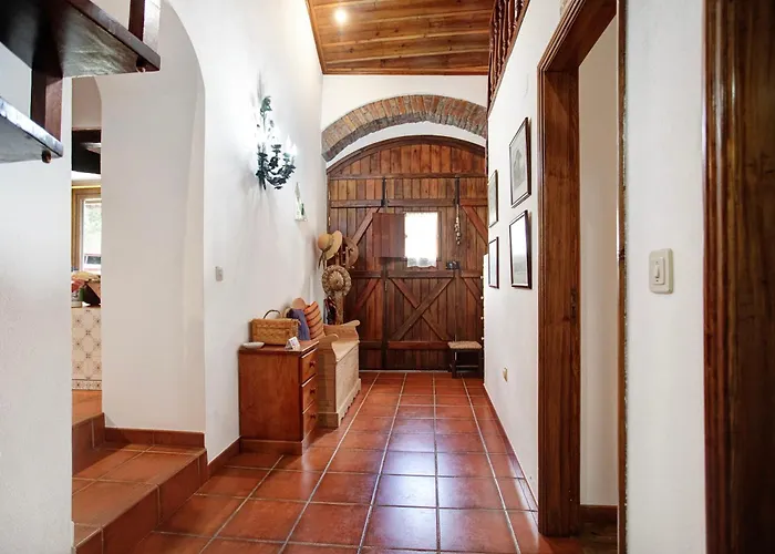 Casa Do Largo * Mendiga