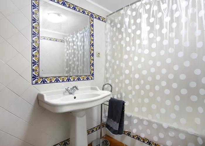 Casa Do Largo * Mendiga