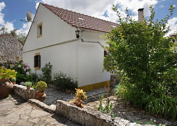 Casa Do Largo * Mendiga